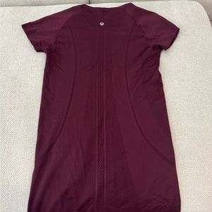 Swiftly Tech Lululemon shirt